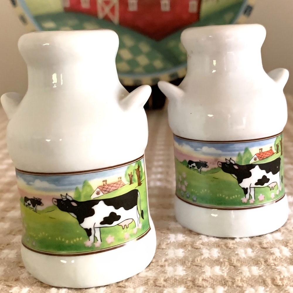 vintage ceramic salt and pepper shaker set. - Picture 2 of 6
